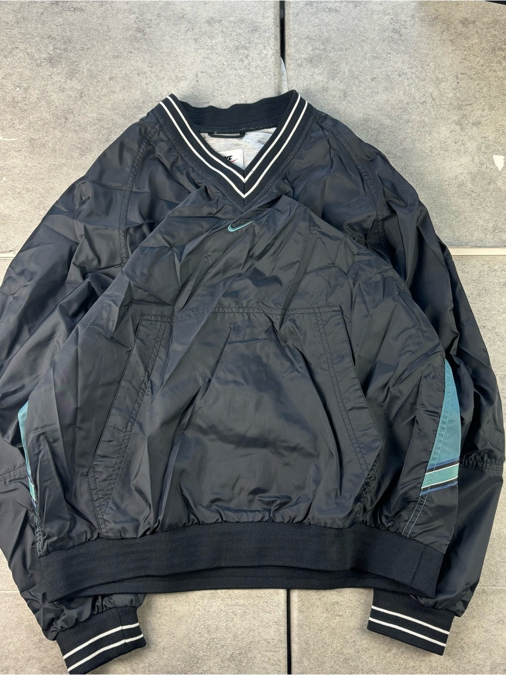 Vintage 90s black center swoosh nike windbreaker